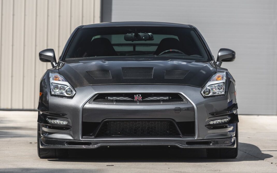 2015 Nissan GT-R - Image 12