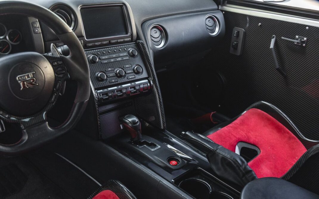 2013 Nissan GT-R - Image 12
