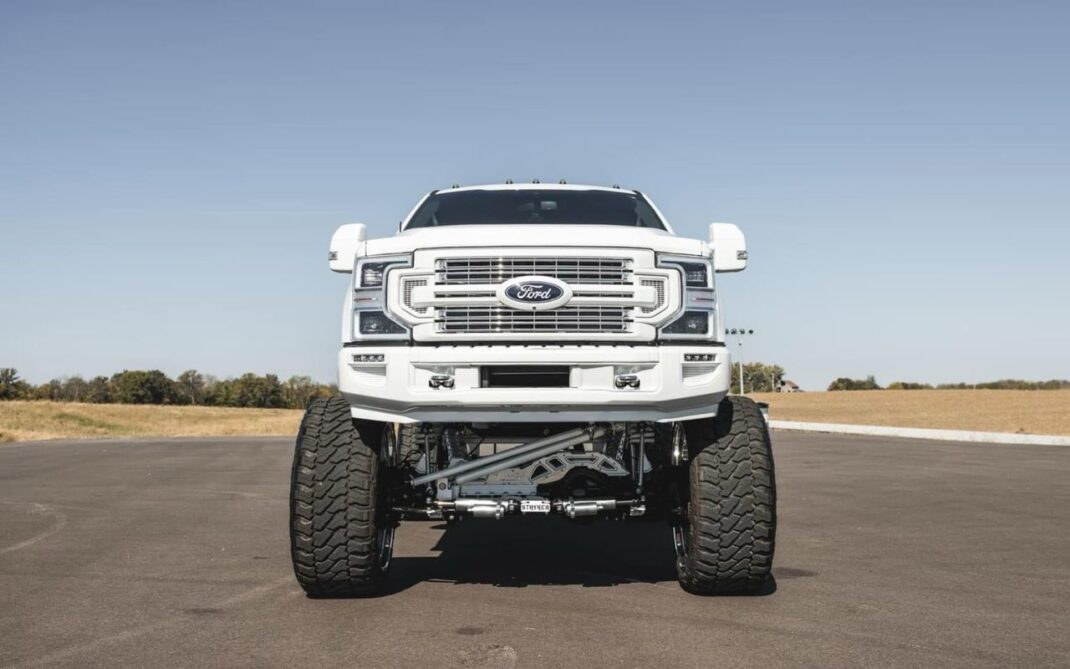 2022 Ford F-250 Super Duty - Image 2