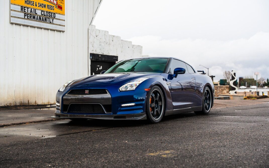2015 Nissan GT-R - Image 2