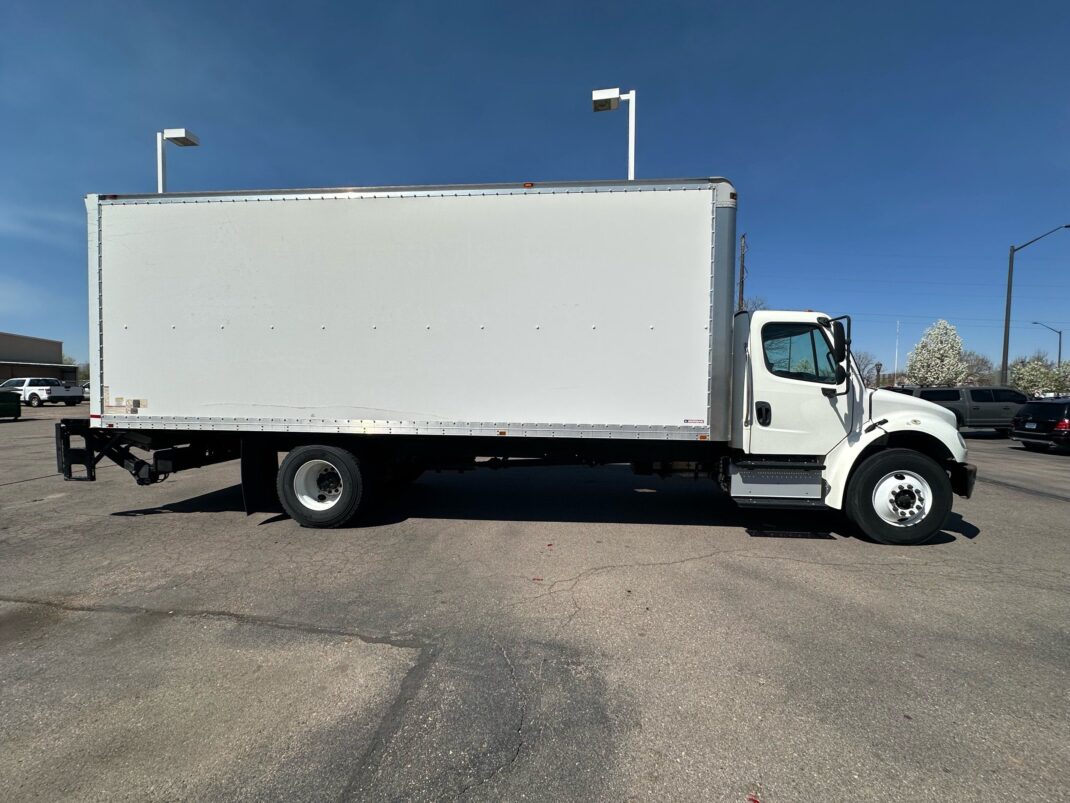 2015 Freightliner M2 106 - Image 3