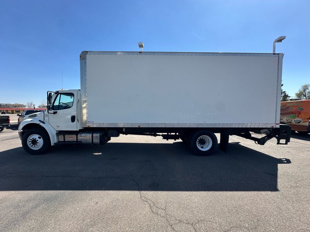 2015 Freightliner M2 106 - Image 9