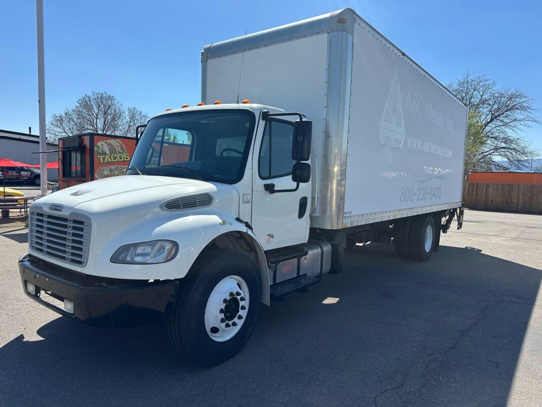 2015 Freightliner M2 106 - Image 4