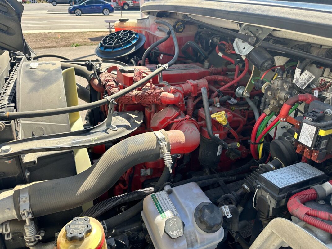 2015 Freightliner M2 106 - Image 15