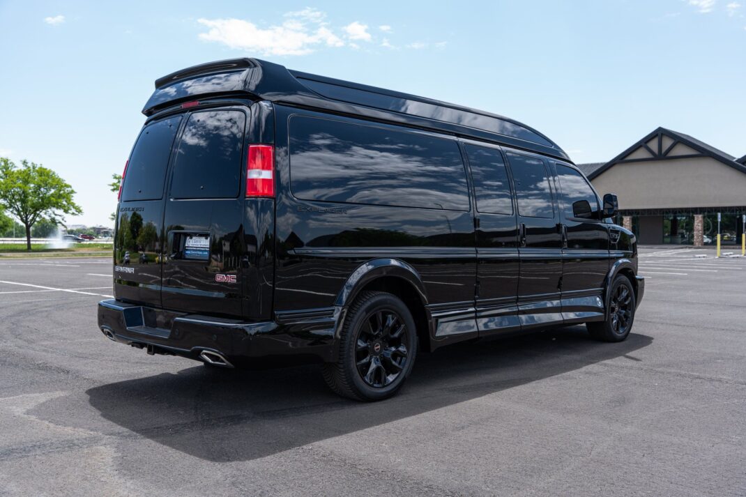 2025 GMC Savana - Image 5
