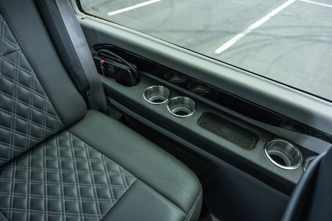 2025 GMC Savana - Image 44