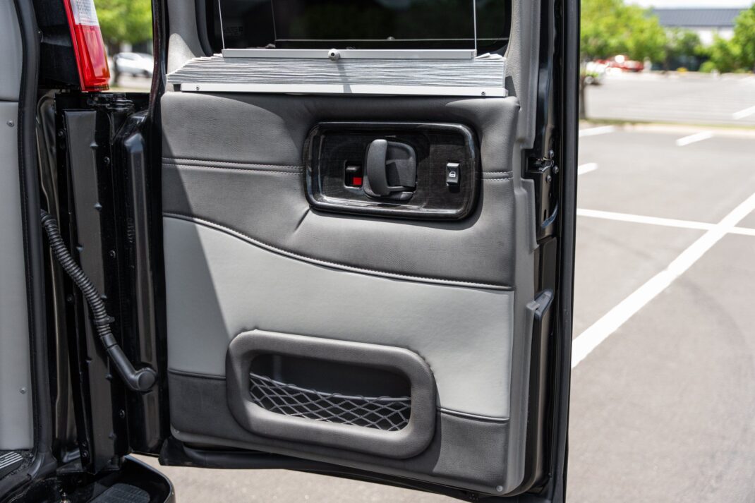 2025 GMC Savana - Image 54