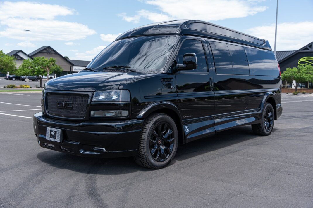 2025 GMC Savana - Image 11
