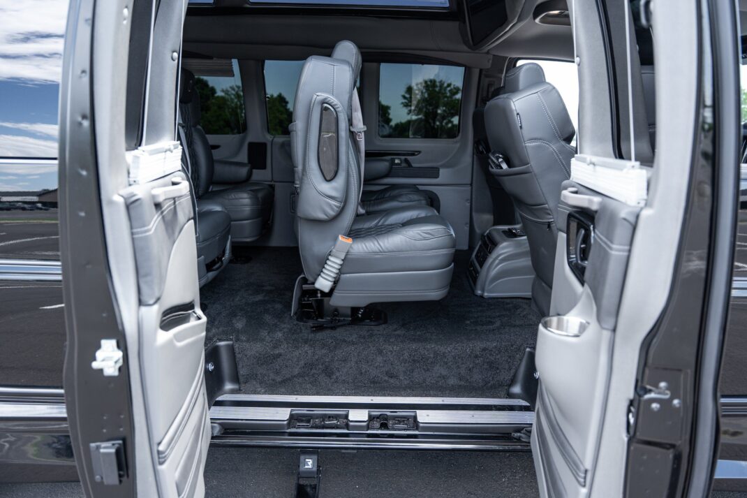 2025 GMC Savana - Image 29