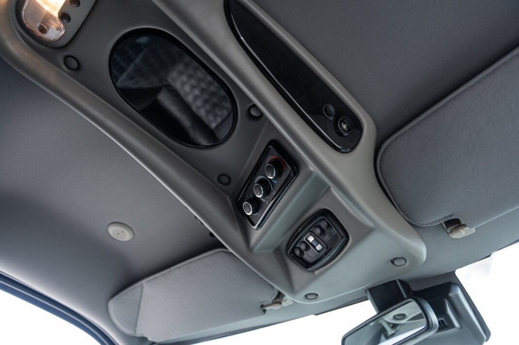 2025 GMC Savana - Image 28