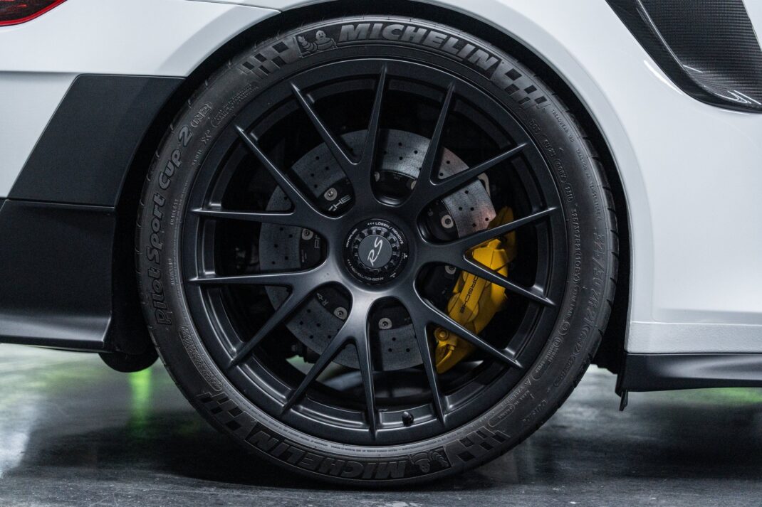 2018 Porsche 911 - Image 9