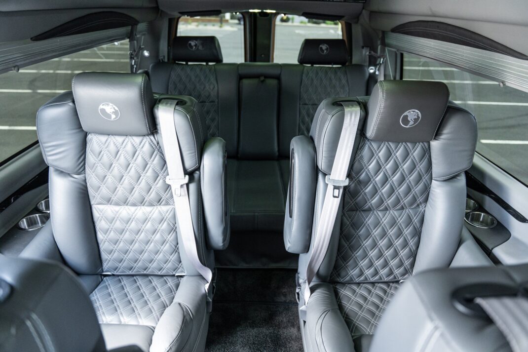 2025 GMC Savana - Image 42