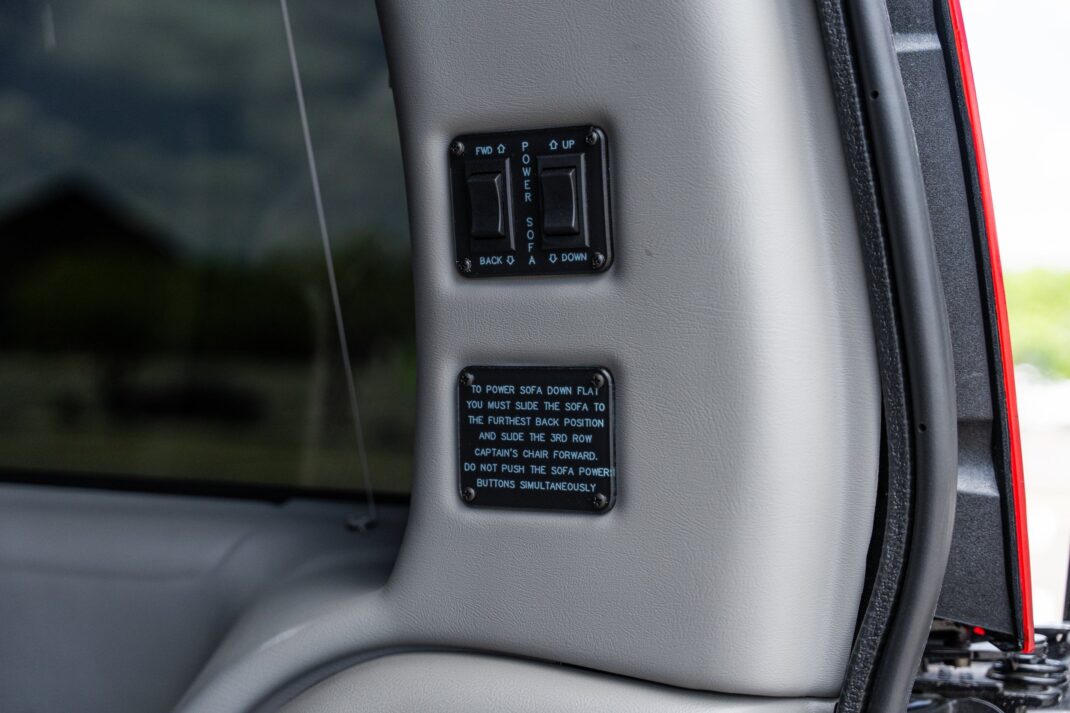 2025 GMC Savana - Image 56