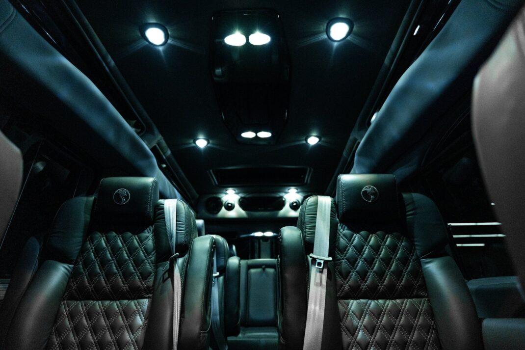 2025 GMC Savana - Image 58