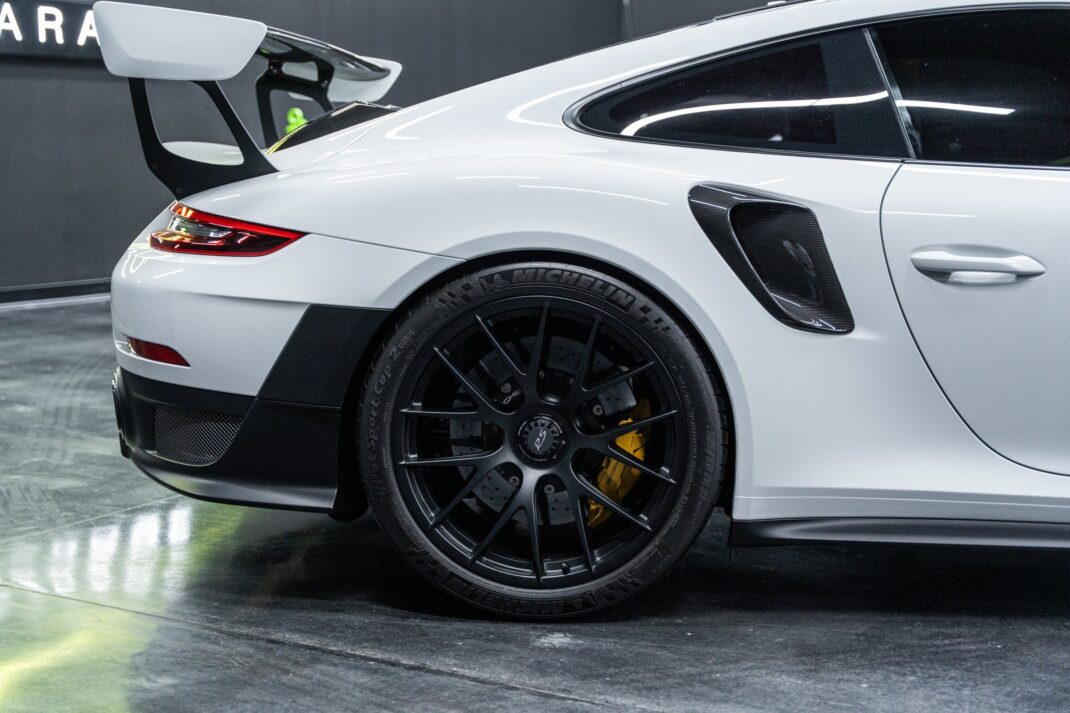 2018 Porsche 911 - Image 8