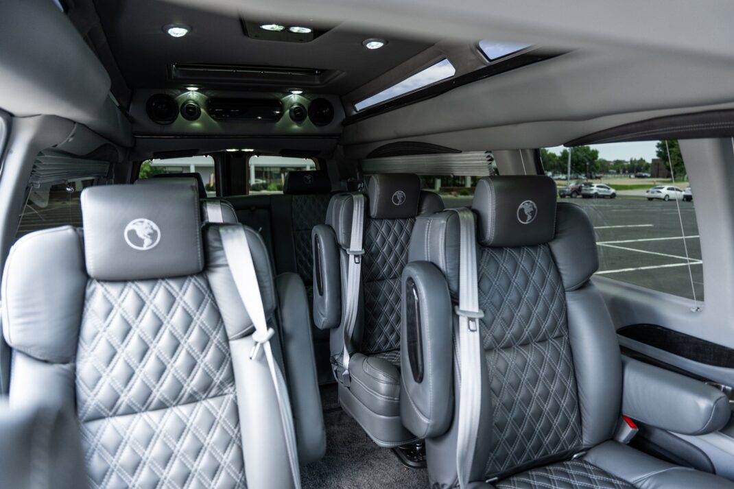 2025 GMC Savana - Image 41