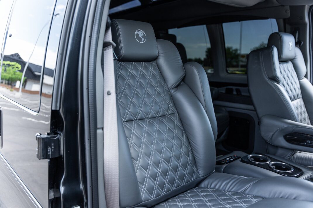 2025 GMC Savana - Image 24