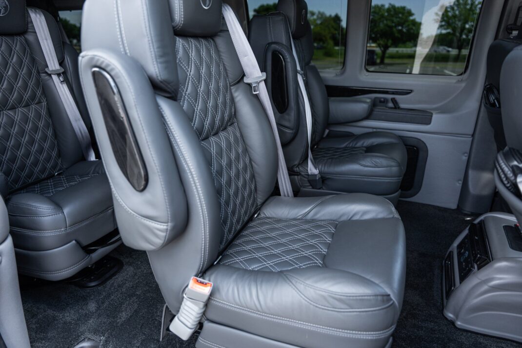 2025 GMC Savana - Image 34