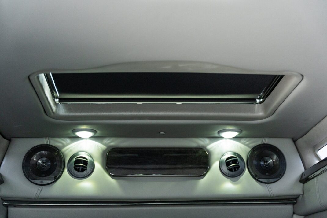 2025 GMC Savana - Image 51