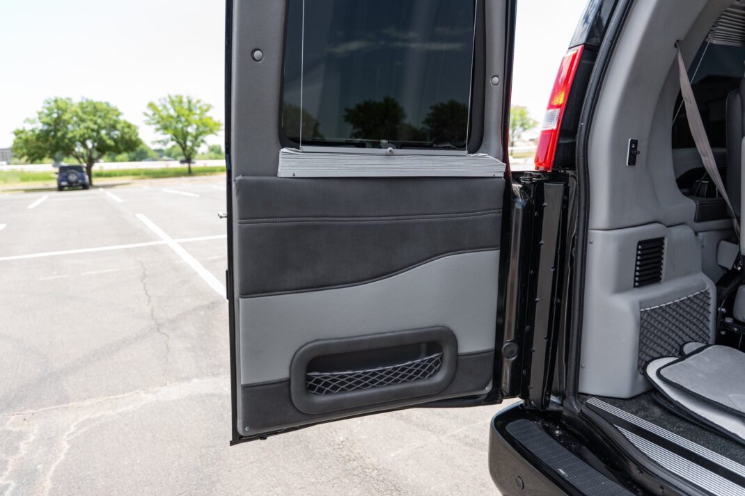 2025 GMC Savana - Image 55