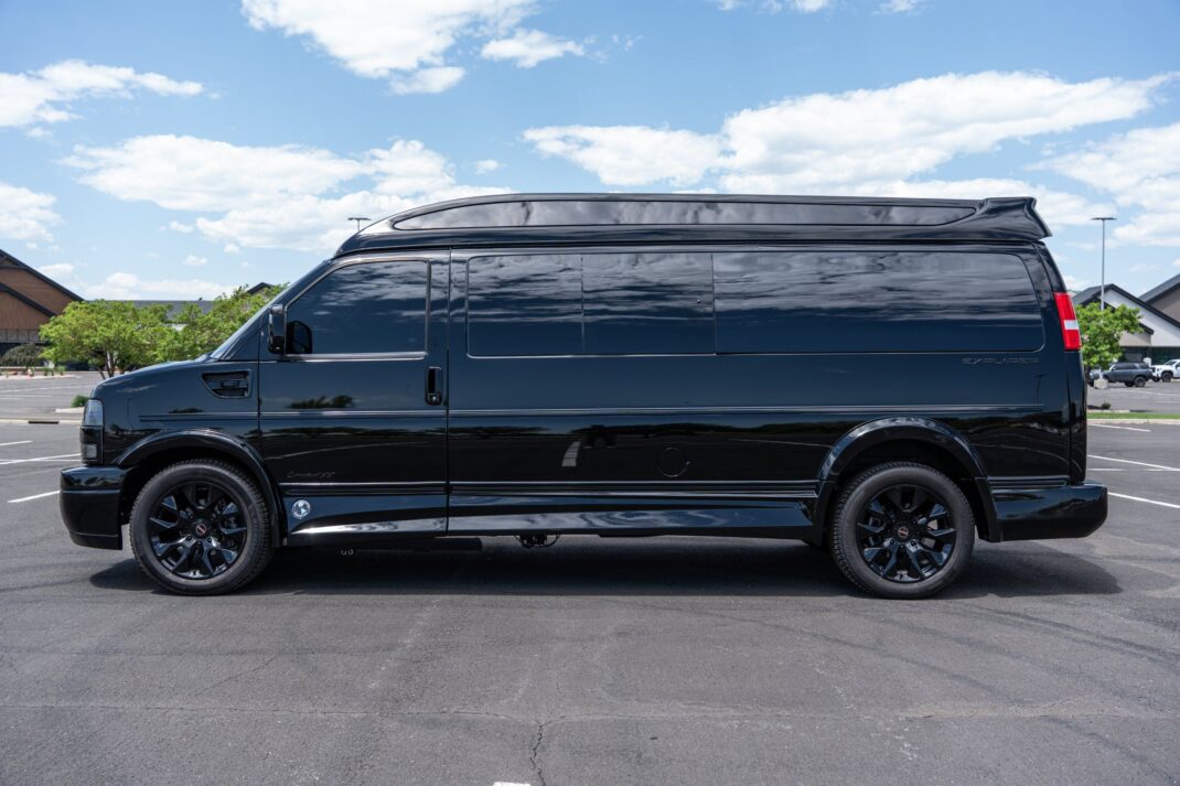 2025 GMC Savana - Image 8