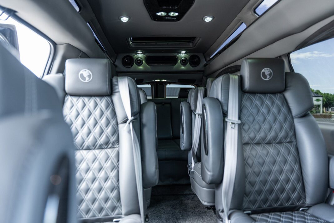 2025 GMC Savana - Image 38