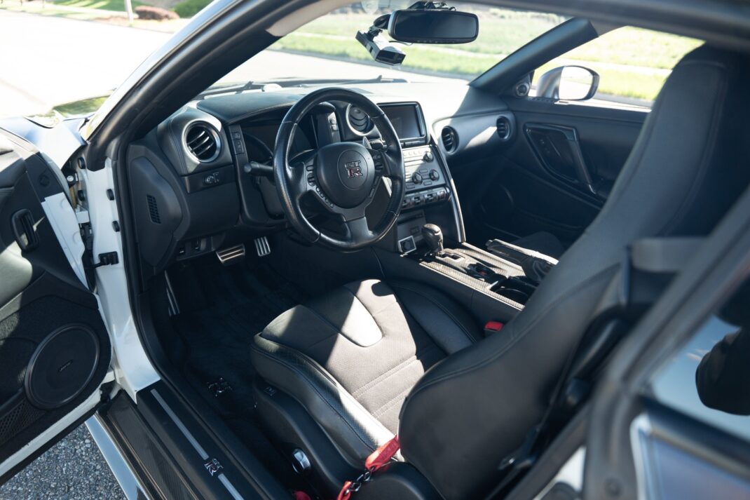 2013 Nissan GT-R - Image 20