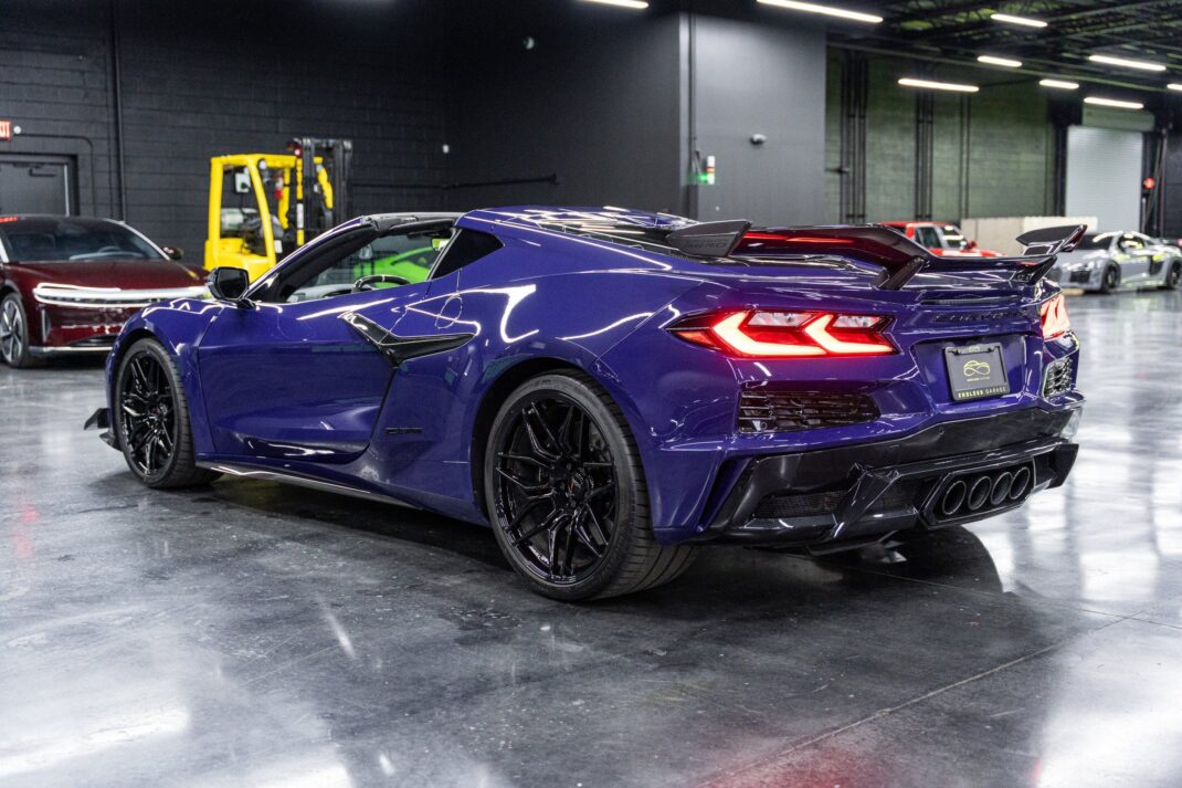 2025 Chevrolet Corvette - Image 9