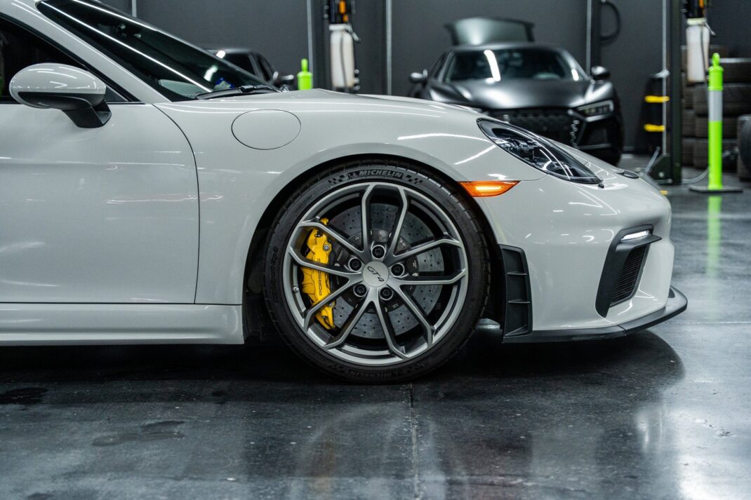 2022 Porsche 718 Cayman - Image 2