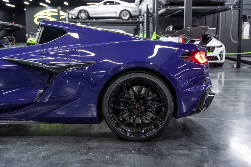 2025 Chevrolet Corvette - Image 10