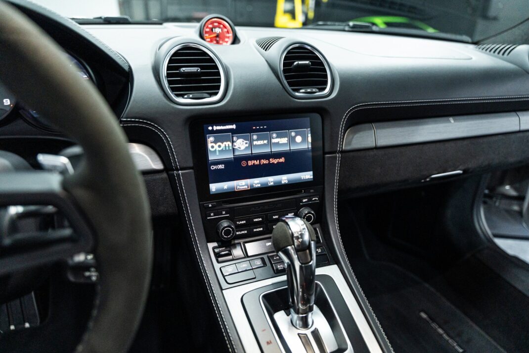 2022 Porsche 718 Cayman - Image 30