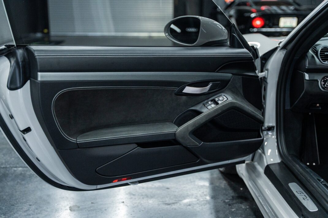 2022 Porsche 718 Cayman - Image 23
