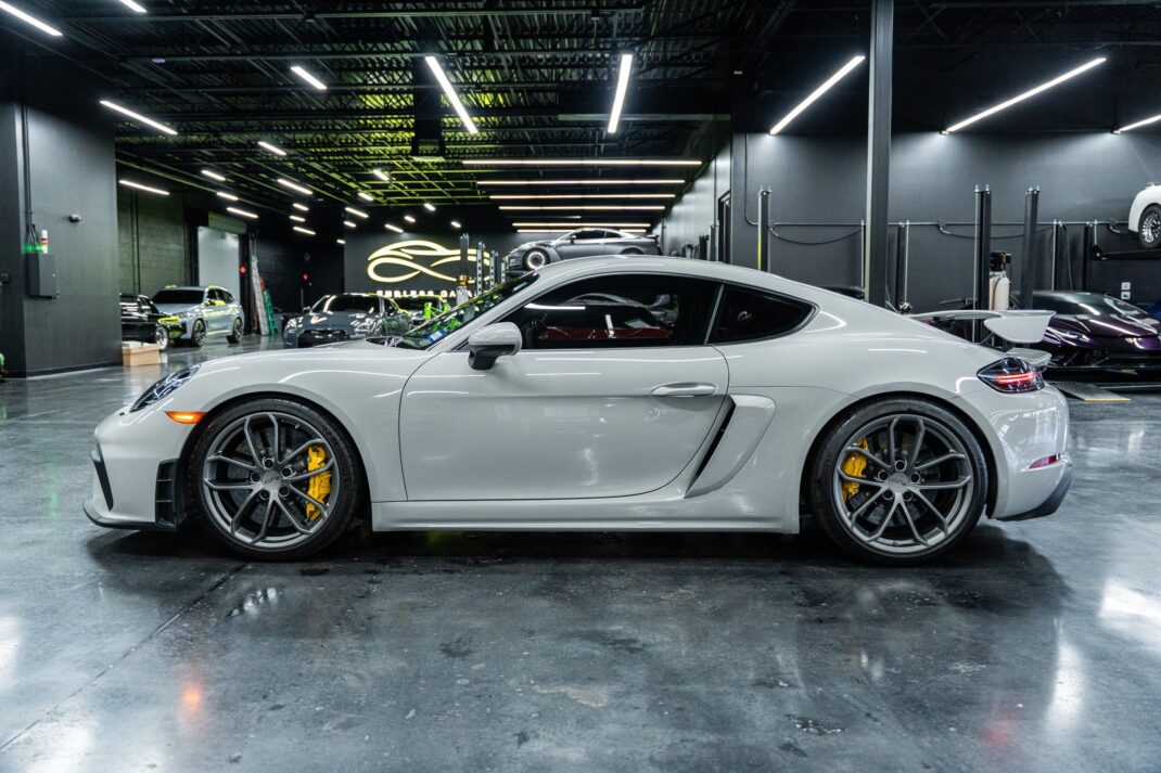 2022 Porsche 718 Cayman - Image 13
