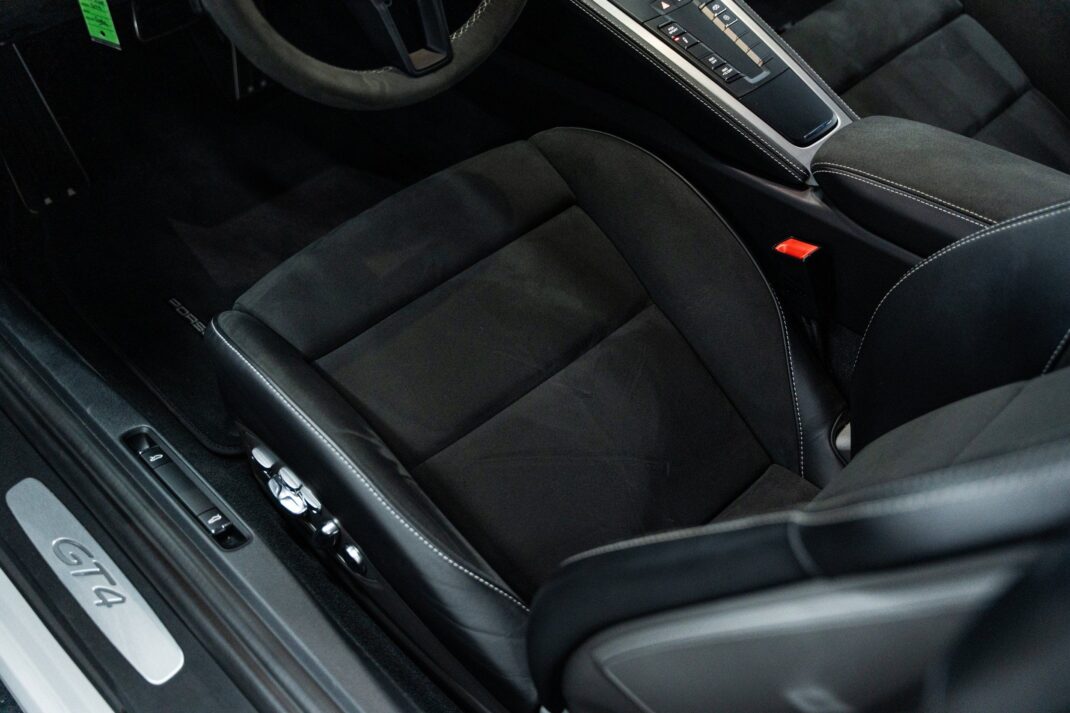 2022 Porsche 718 Cayman - Image 25