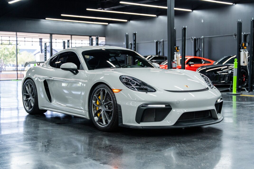 2022 Porsche 718 Cayman