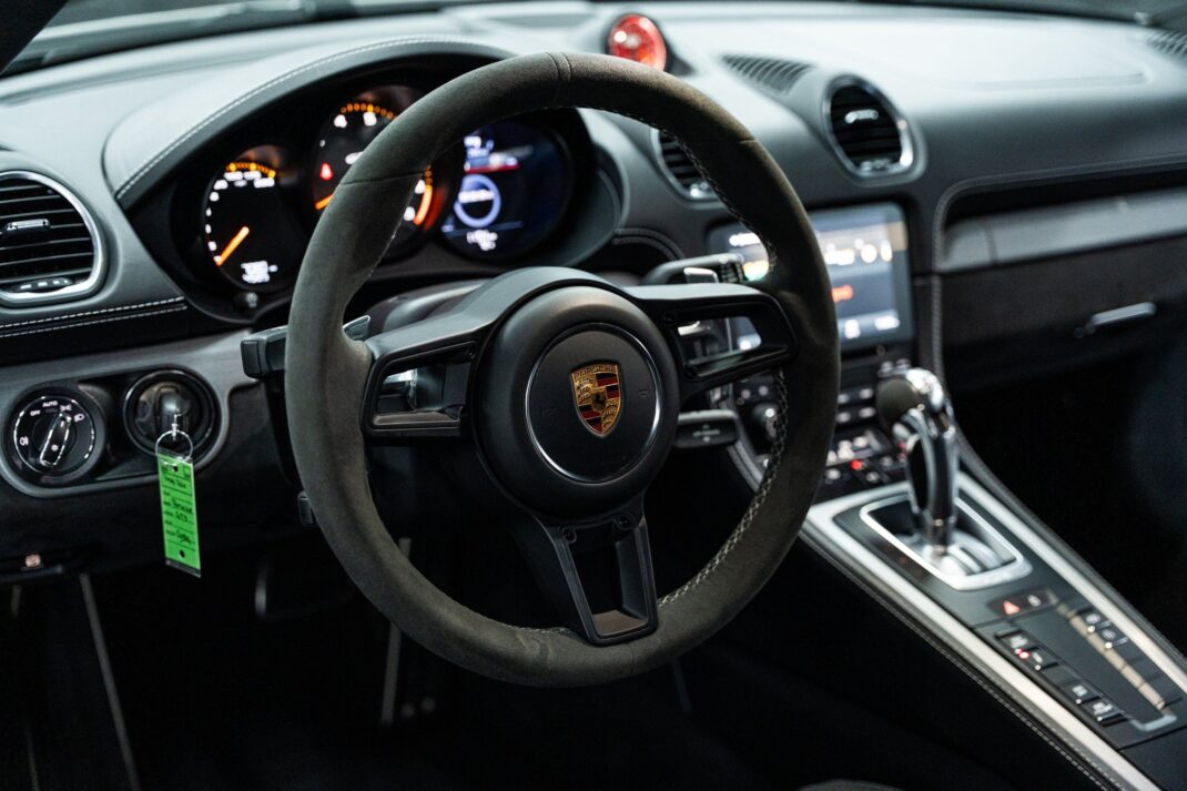 2022 Porsche 718 Cayman - Image 27