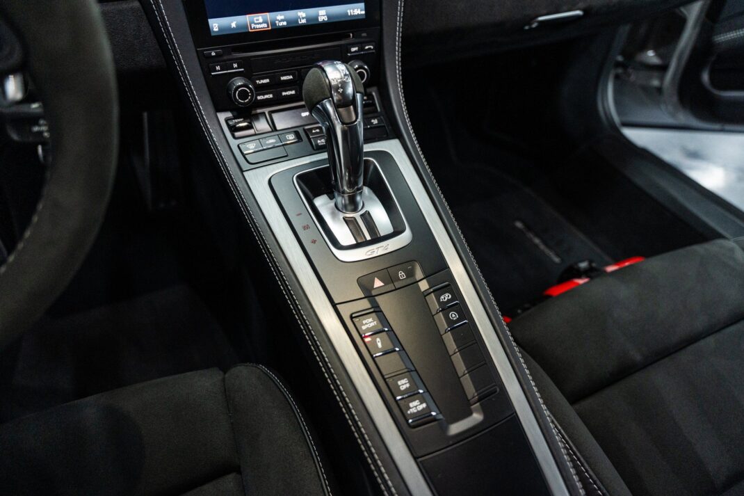 2022 Porsche 718 Cayman - Image 31