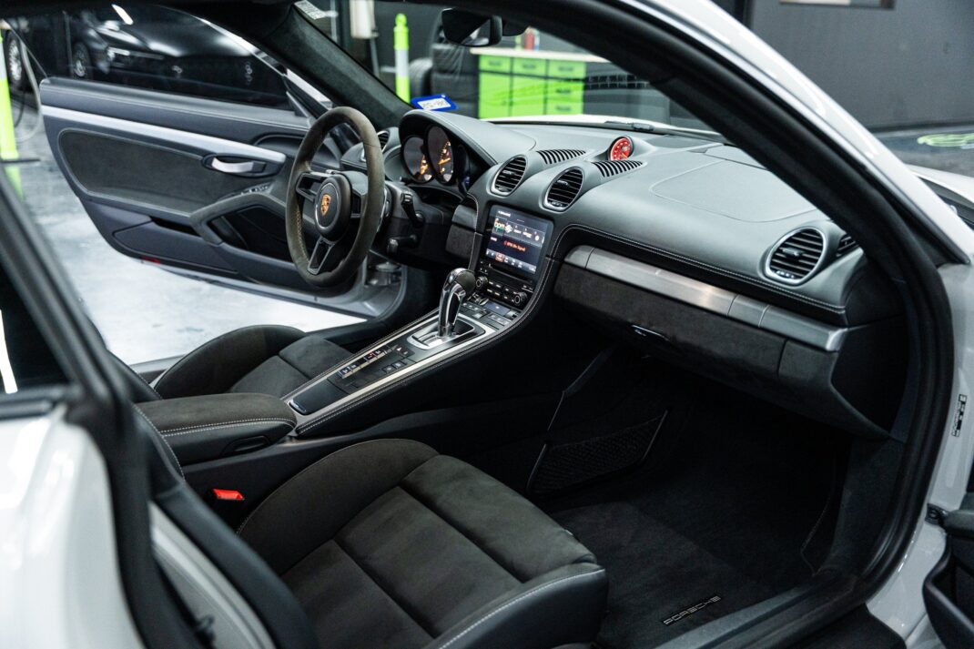 2022 Porsche 718 Cayman - Image 36