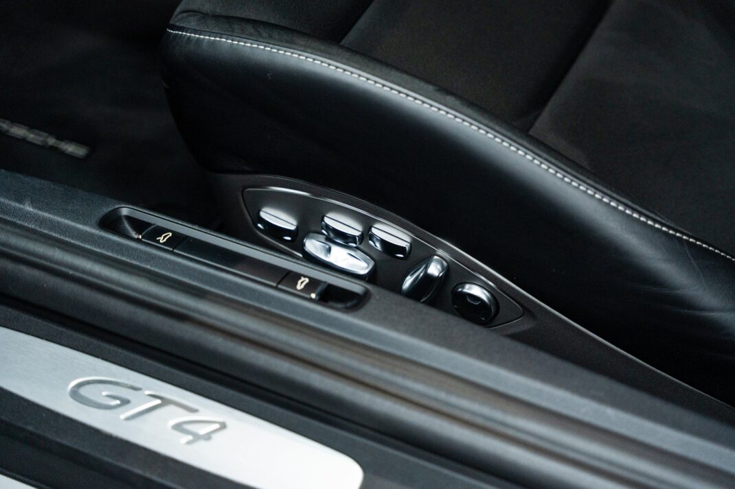 2022 Porsche 718 Cayman - Image 42