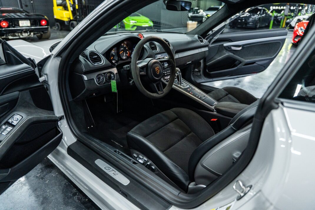 2022 Porsche 718 Cayman - Image 24