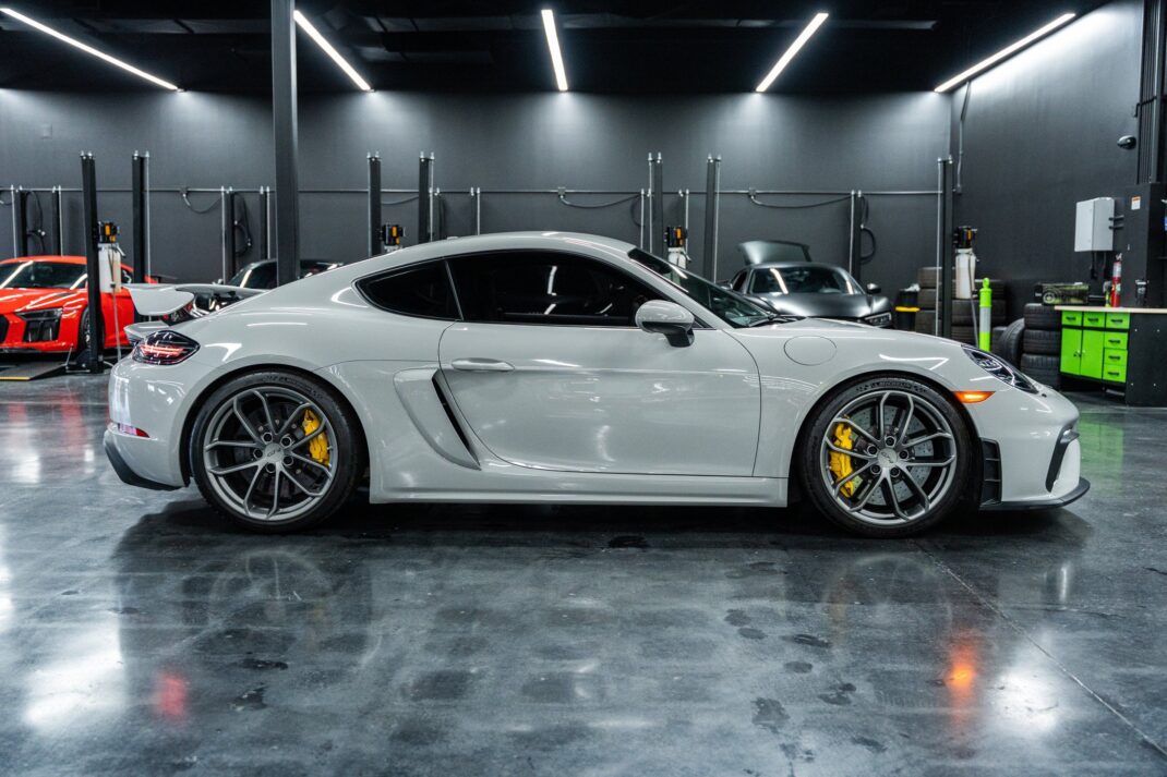 2022 Porsche 718 Cayman - Image 4