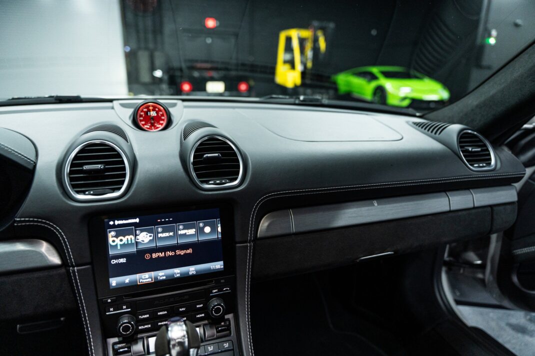 2022 Porsche 718 Cayman - Image 34