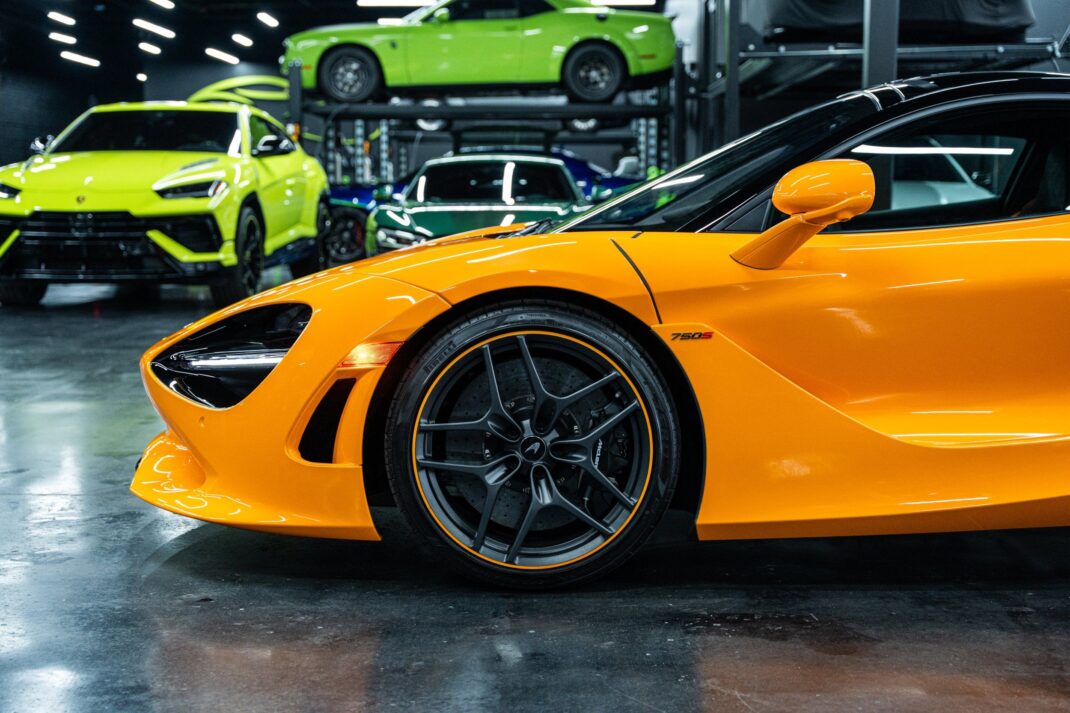 2025 McLaren 750S - Image 13