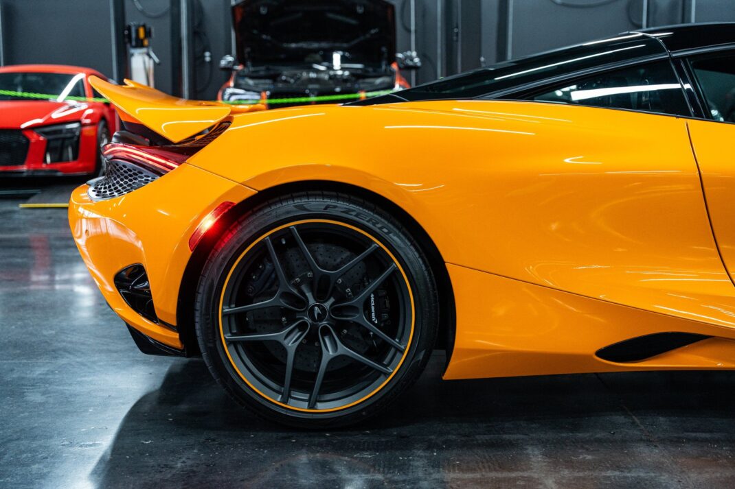 2025 McLaren 750S - Image 5