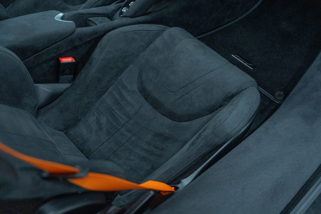 2025 McLaren 750S - Image 34