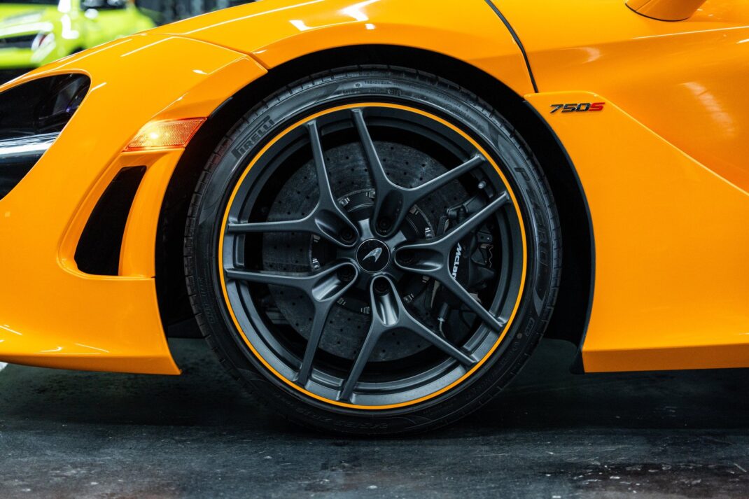 2025 McLaren 750S - Image 14