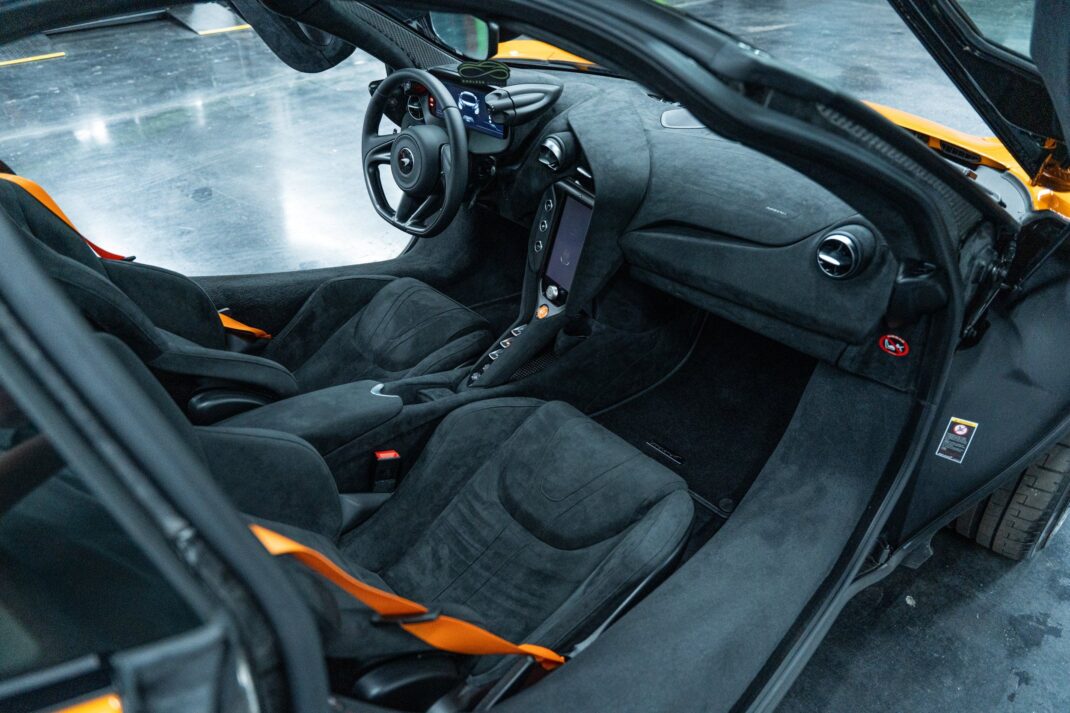 2025 McLaren 750S - Image 33