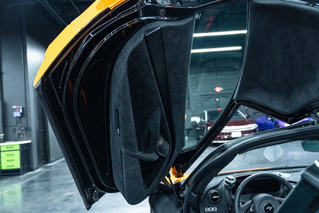 2025 McLaren 750S - Image 24