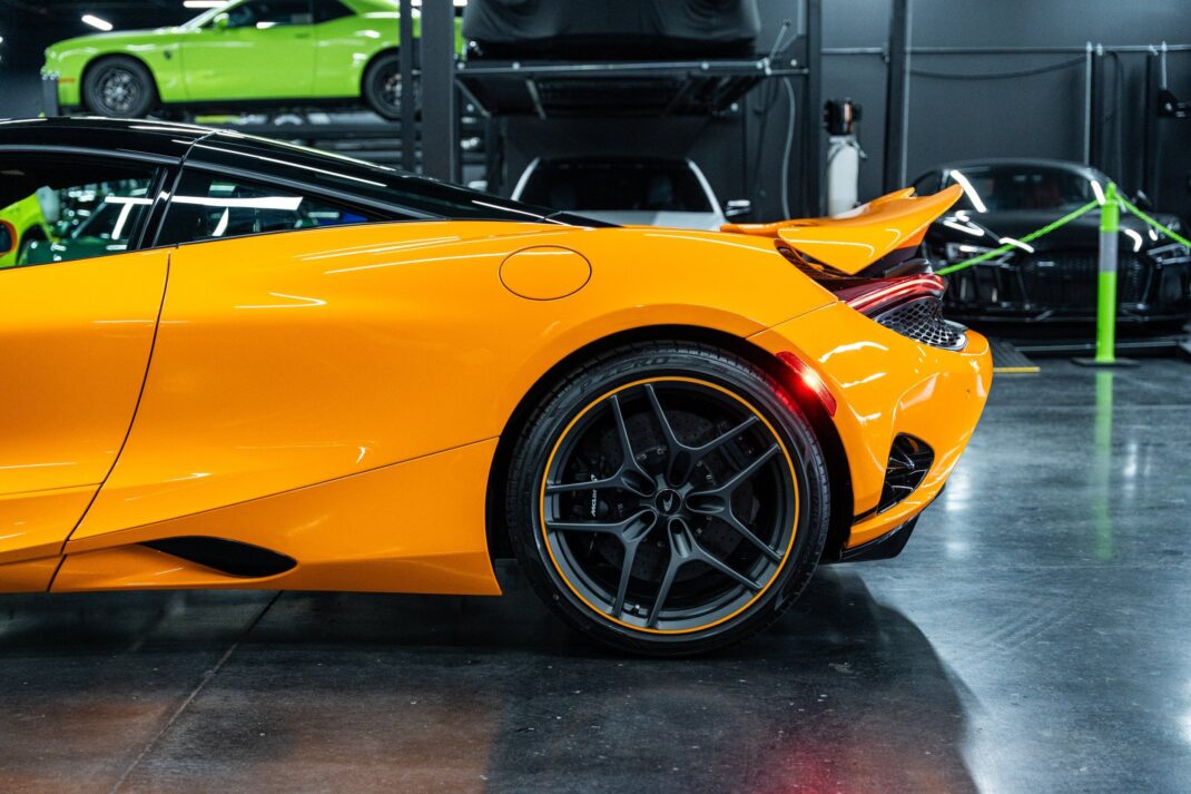 2025 McLaren 750S - Image 10