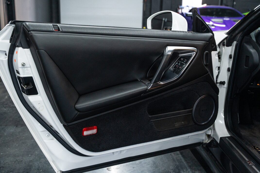 2010 Nissan GT-R - Image 22